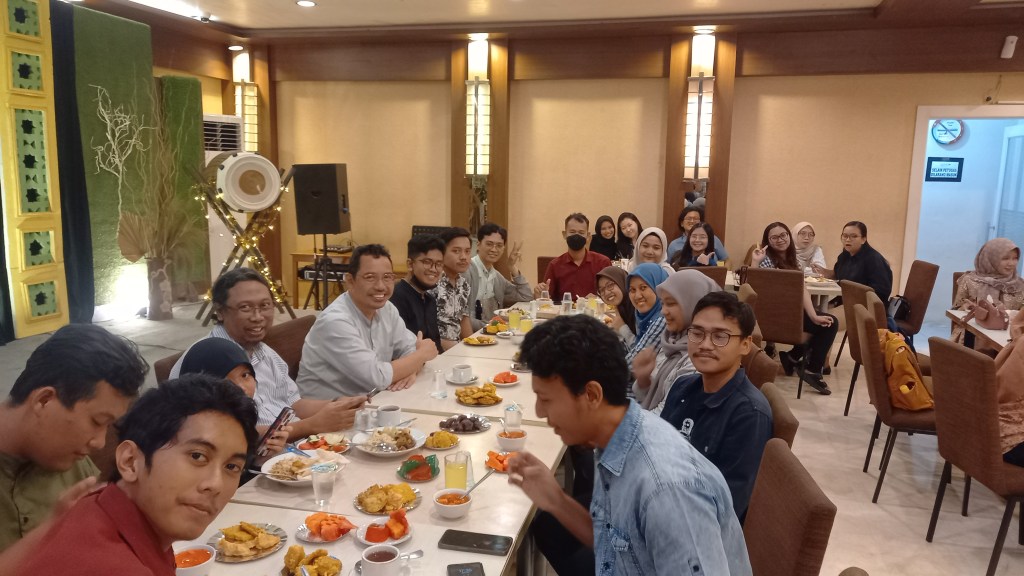 Buka puasa bersama anggota&nbsp;lab