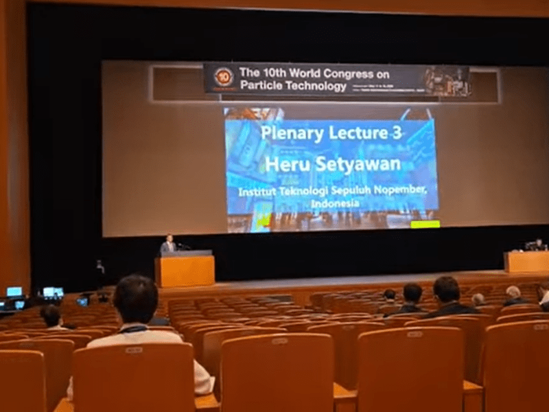 Prof. Heru Setyawan di WCPT10: Memberikan Plenary&nbsp;Lecture